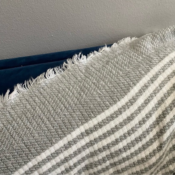 Soft Cotton Frayed Striped Patterned Throw Blanket - Picture 2 of 2
